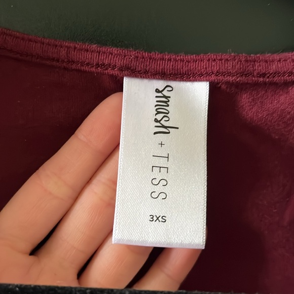 XXXS square neck burgundy cropped tee. - Picture 2 of 2